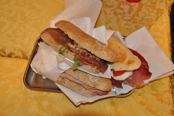 10 Panini Da Provare A Milano | #1 G.B. Bar